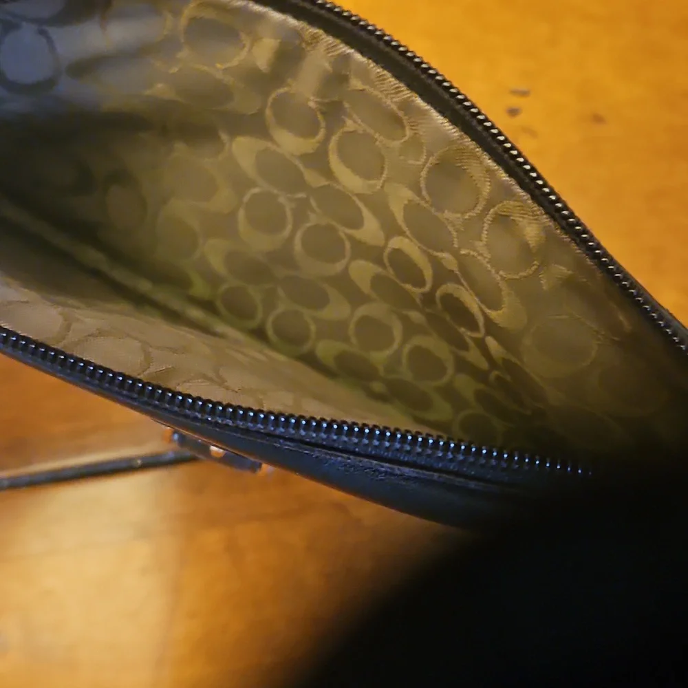 COACH | BLACK LEATHER WRISTLET